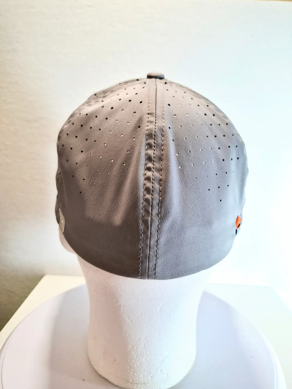 GOHUNT Men's Gray Logo Snapback Hat
